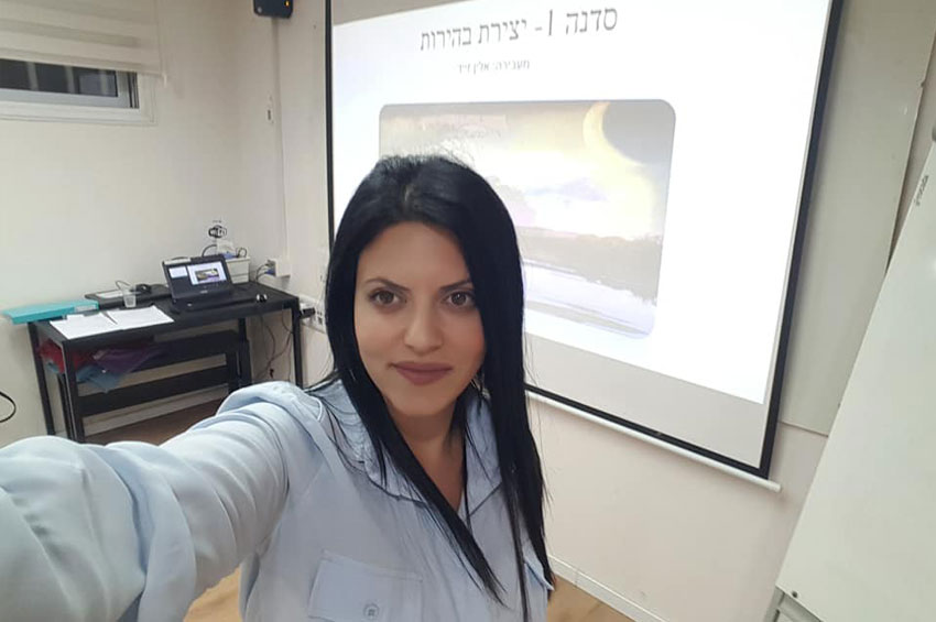 אלין זייד הבעלים והמייסדת של החממה להוראה מתקנת